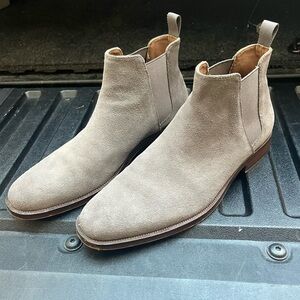 Men’s grey suede Chelsea dress boots